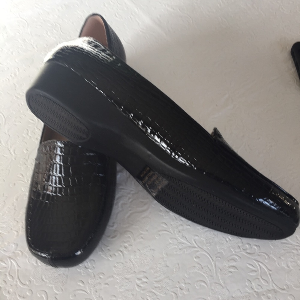Like New patent Slip On Shoes size 8m - Picture 3 of 6